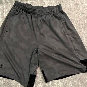 Under armour men’s shorts, size medium